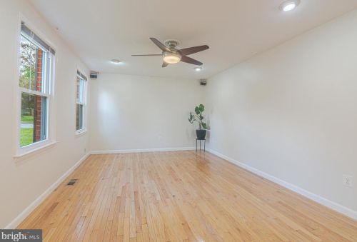 3272 Holly Berry Ct, Falls Church VA  22042-3315 exterior