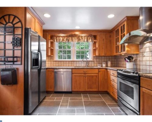 710 Hamilton St, Norristown, PA 19401-4202