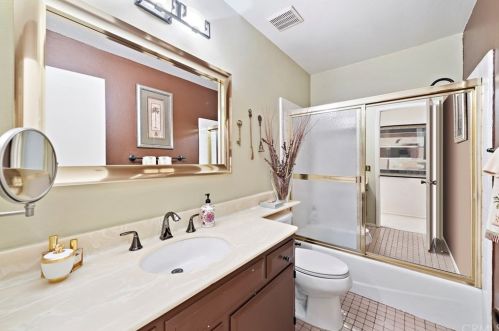 2 Emperor, Irvine CA 92604-1918 exterior