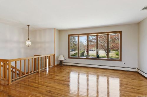 52 Glen Ridge Rd, Mahopac, NY 10541-4206