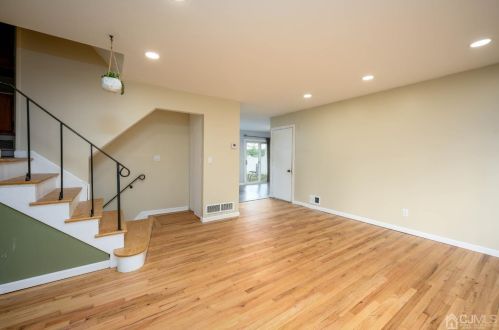 32 Meadow Rd, East Brunswick NJ  08816-4333 exterior