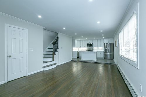 34 5th Ave, New Hyde Park NY  11040-5004 exterior