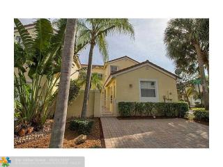 960 Corkwood St, Hollywood FL  33019-4878 exterior
