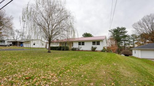 496 Pleasant Grove Rd, Zanesville, OH 43701-3939