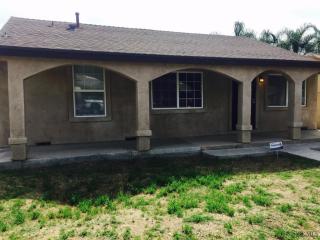 420 Jane St, Bakersfield, CA 93306-6424