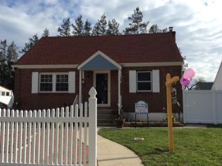 828 Henry St, Hempstead, NY 11553-2409
