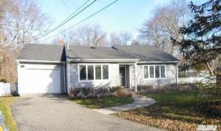 904 Ostrander Ave, Northampton, NY 11901-2616