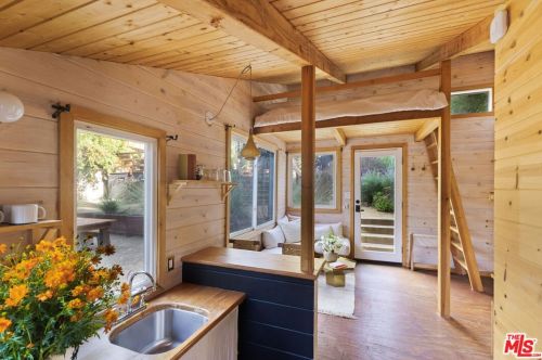 19751 Grand Vw Dr, Topanga CA  90290-3313 exterior