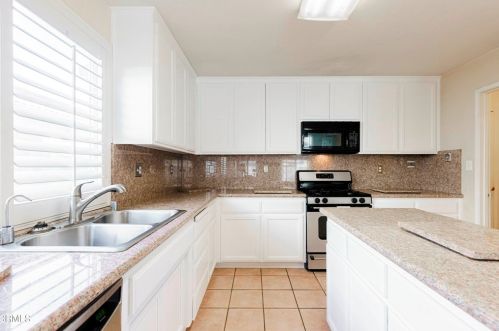 9004 Bremerton Ct, Bakersfield CA 93312-4441 exterior