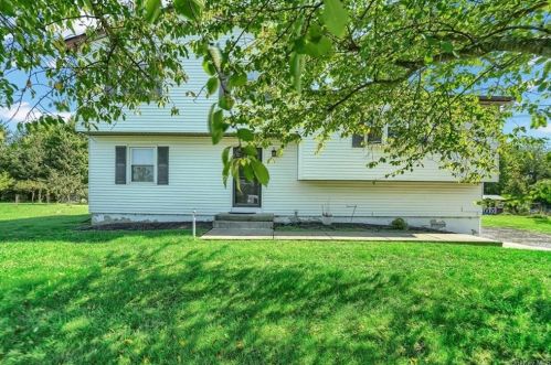 420 Riley Rd, Newburgh, NY 12553-7270