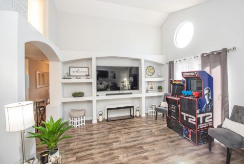 1031 Gale St, Escondido CA  92027-1230 exterior