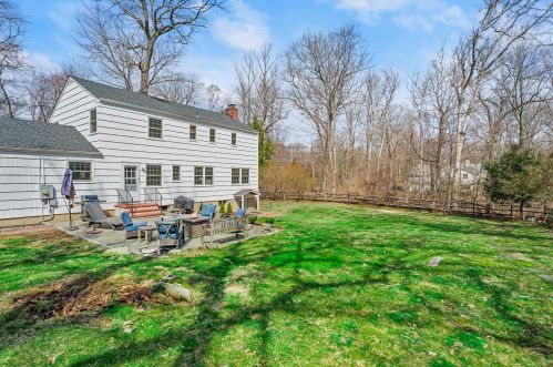 6 Betsys Ln, New Canaan, CT 06840-5201