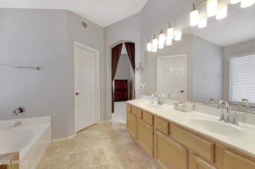 1048 Chilton Ave, Gilbert AZ 85233-4603 exterior