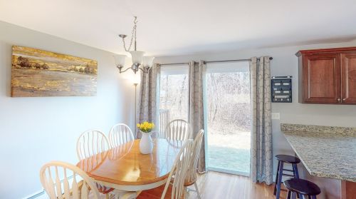 13 Oliver Dr, Hudson NH  03051-3412 exterior