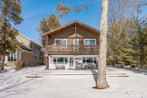 1359 Lakeview Rd, West Bend, WI 53090-9020