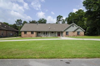632 Carr Dr, Niceville, FL 32578-1731