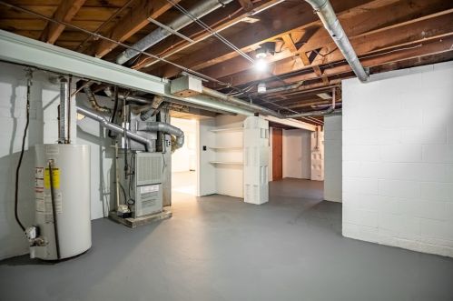 60 Wick Ave, Hermitage PA  16148-1811 exterior