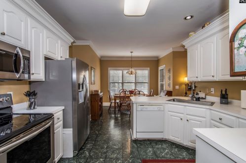 140 Clubhouse Dr, Cayce-West Columbia SC 29172-2584 exterior