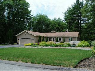 28 Latham Farm Rd, Smithfield, RI 02917-1004