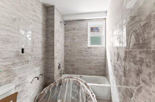 557 Logan Ave, Bronx NY  10465-2509 exterior