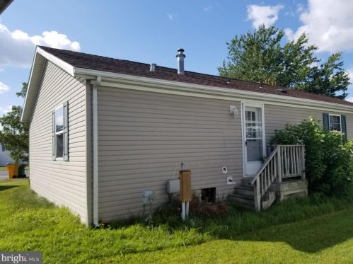 1801 Sonya Way, Bear DE  19701-1391 exterior