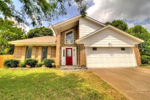 905 Elmwood Ct, Euless, TX 76039-7732