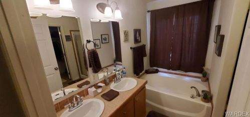 1643 Vly Dr, Mohave Valley AZ  86440-8583 exterior