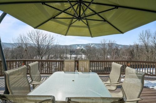 1 Mohawk Xing, Wantage NJ  07461-4539 exterior