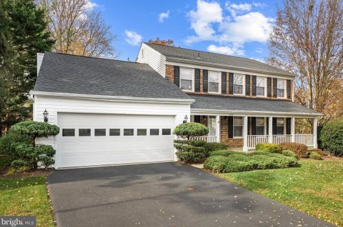 7598 Seabrook Ln, Springfield, VA 22153-2116