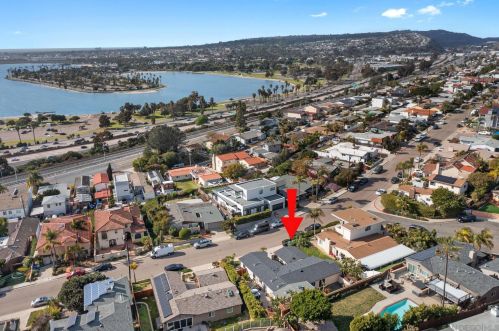 2875 Lloyd St, San Diego CA 92117-6031 exterior