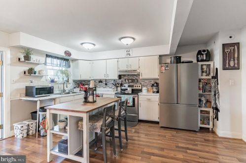 527 Spring Hill Dr, Harleysville PA  19438-2242 exterior