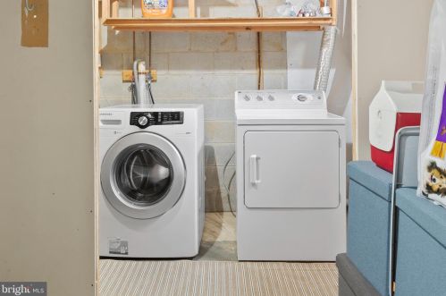 3 Ingrid Ct, Wilmington DE  19808-4062 exterior