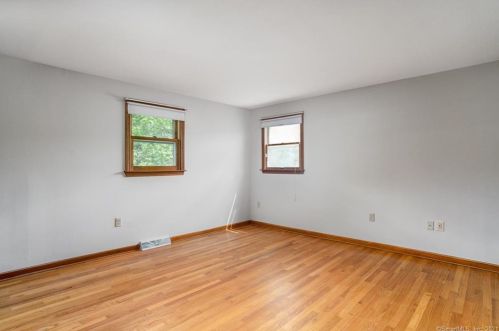 27 Welch Rd, North Haven CT  06473-2844 exterior