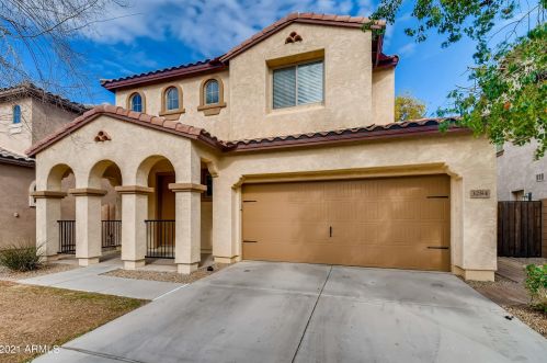 3284 Morning Star Ln, Gilbert, AZ 85298-4315