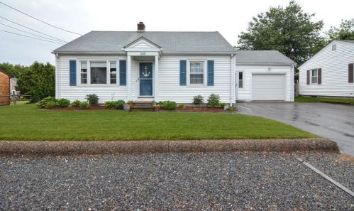 345 Market St, Warren, RI 02885-2636