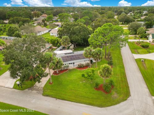 402 Ash St, Sebastian FL  32958-4308 exterior