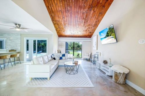 2266 Kings Lake Blvd, Naples FL  34112-5321 exterior