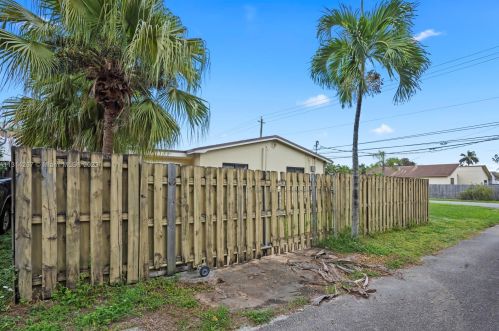 48 7 St, Dania Beach FL  33004-2306 exterior