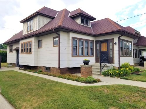 1735 36th St, Milwaukee, WI 53208-1943