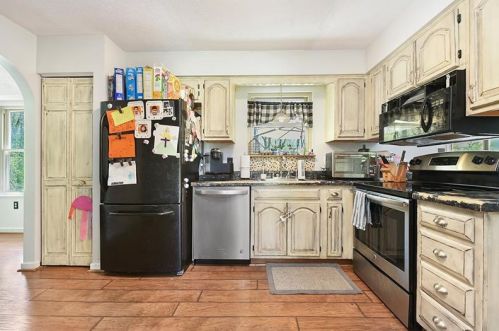 3522 Fox Chase Dr, Imperial PA  15126-9604 exterior