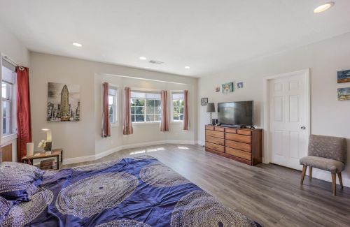 24494 Leona Dr, Hayward CA  94542-1010 exterior