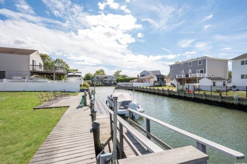 2500 Ocean Ave, North Bellmore NY  11710-3825 exterior