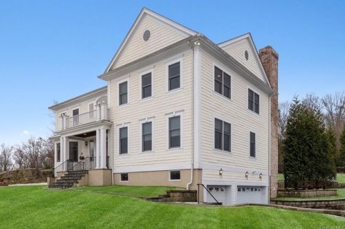 41 Forest Lake Dr, White Plains, NY 10604-1136