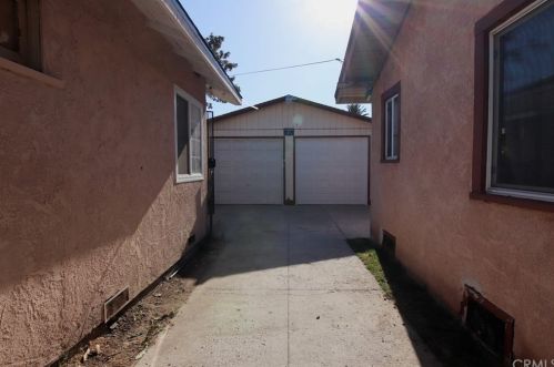 2111 Lemon Ave, Long Beach CA  90806-5121 exterior