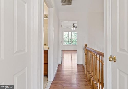 2485 Wheat Meadow Cir, Herndon VA  20171-3055 exterior