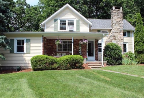 5 Cholwell Pl, Norwalk, CT 06851-1710