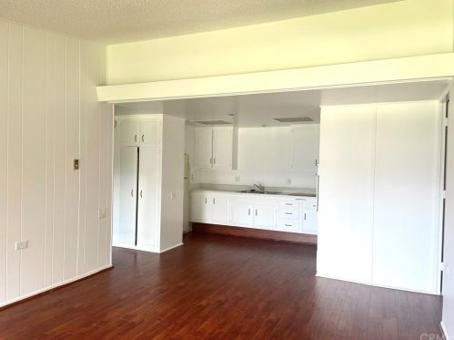 13190 Seaview Ln, Seal Beach, CA 90740-7207