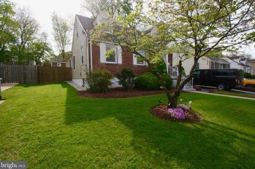2911 Monroe Pl, Falls Church, VA 22042-2123