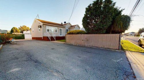 377 Roquette Ave, Floral Park, NY 11001-3539