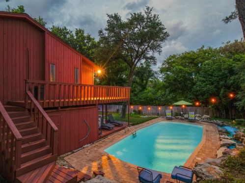 505 Oak Hollow Ln, Fort Worth, TX 76112-1023